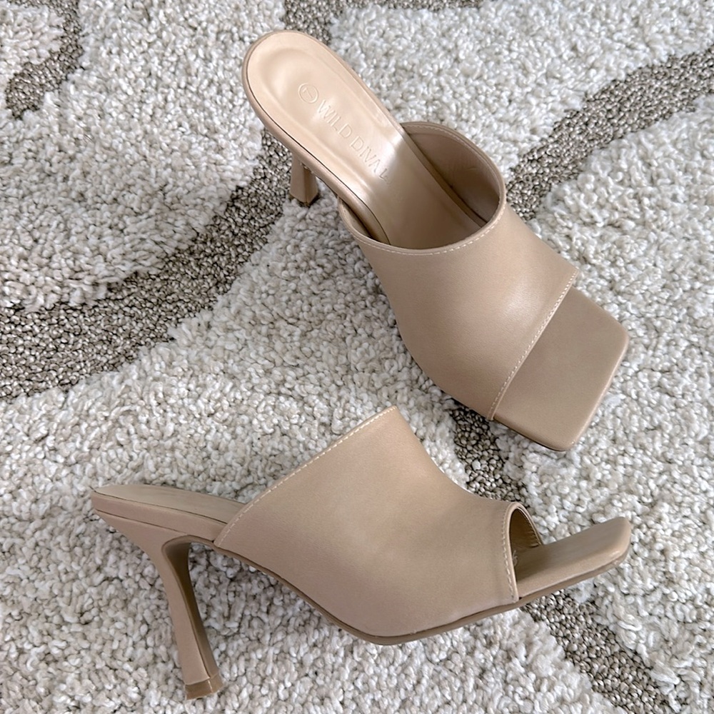 Size 7 Beige square toe kitten heels